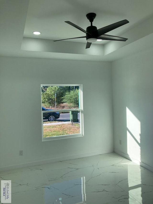 empty room with ceiling fan