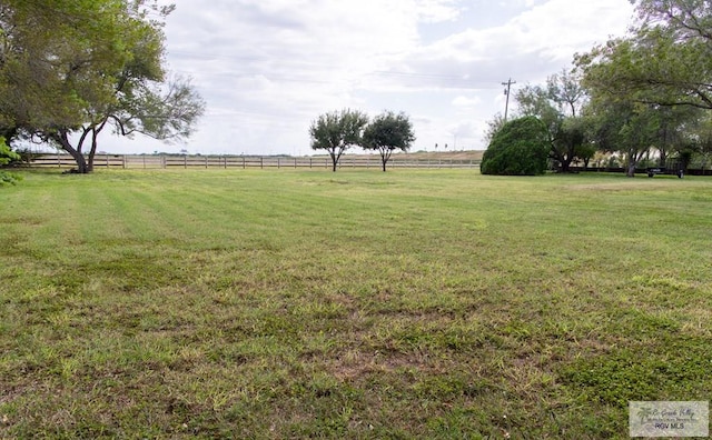 view of yard featuring a rural view