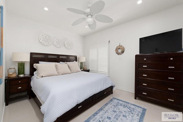 bedroom with ceiling fan