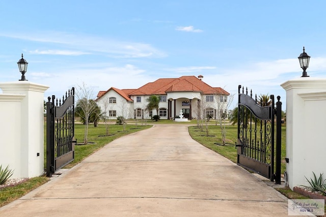 view of front of property with a front lawn