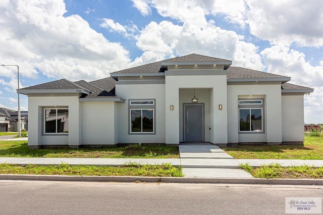 view of front of home featuring a front yard