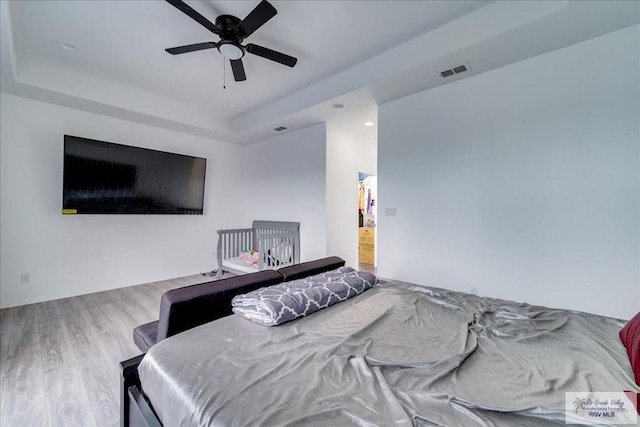 3213 E Westgate Cir, Harlingen, TX 78552 - bedroom with wood finished floors, a raised ceiling, a ceiling fan, and recessed lighting