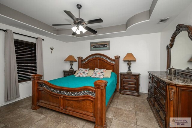 bedroom with ceiling fan