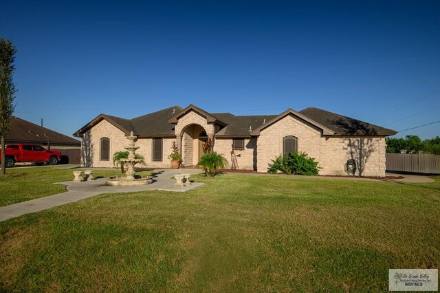 view of front facade with a front lawn