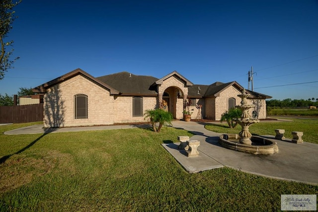 ranch-style home featuring a front yard