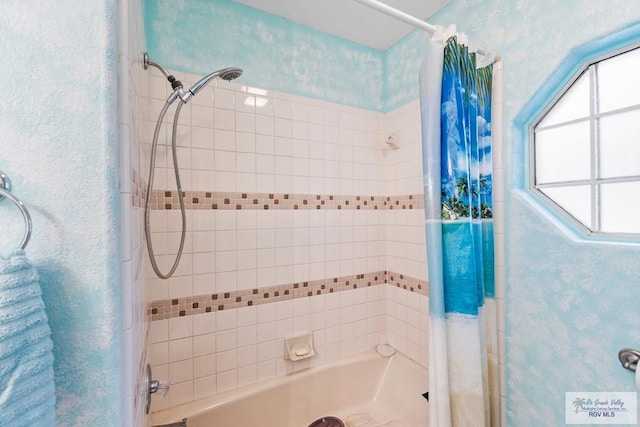 2518 Thomas Ln, Harlingen, TX 78550 - bathroom featuring shower / tub combo with curtain