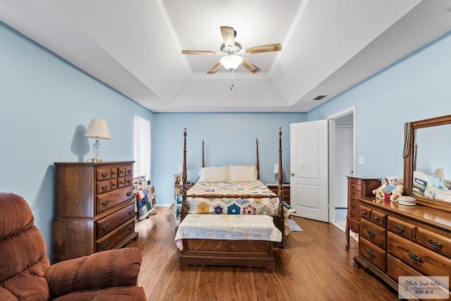 2518 Thomas Ln, Harlingen, TX 78550 - bedroom featuring a raised ceiling, wood finished floors, and ceiling fan