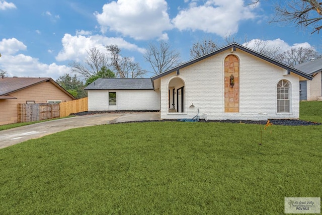 view of front of house with a front yard