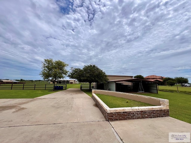 view of front of home featuring a front lawn