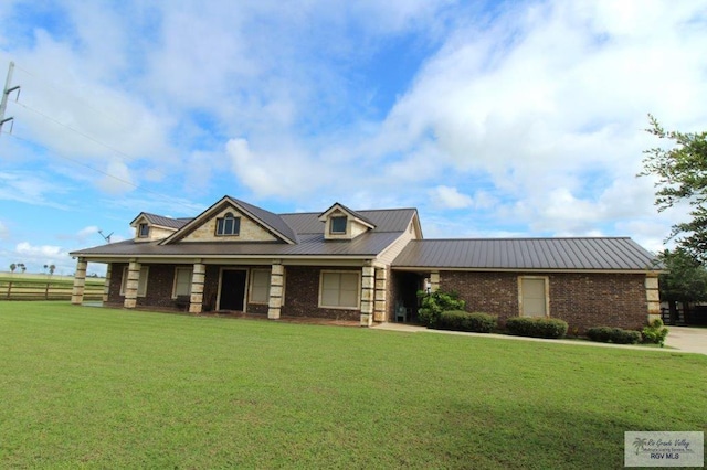 view of front facade with a front yard