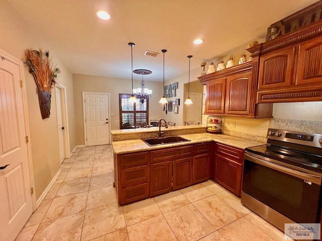 kitchen with sink, a notable chandelier, kitchen peninsula, decorative light fixtures, and stainless steel electric stove