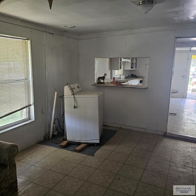 1130 N Sunset Dr, Harlingen, TX 78550 - laundry area with washer / clothes dryer