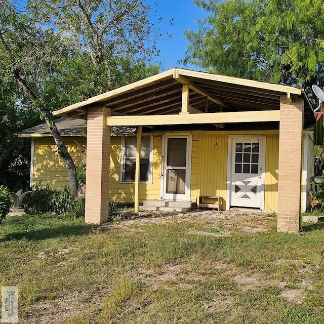 1130 N Sunset Dr, Harlingen, TX 78550 - view of front of home with a front yard