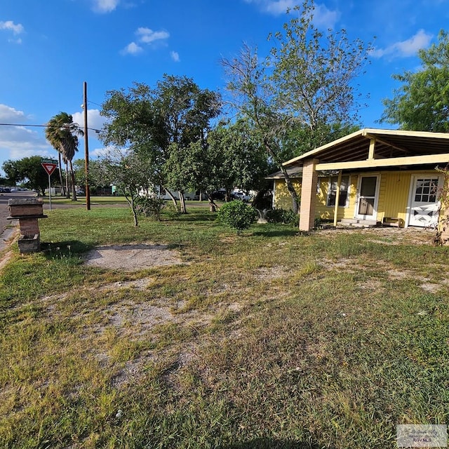 1130 N Sunset Dr, Harlingen, TX 78550 - view of grassy yard