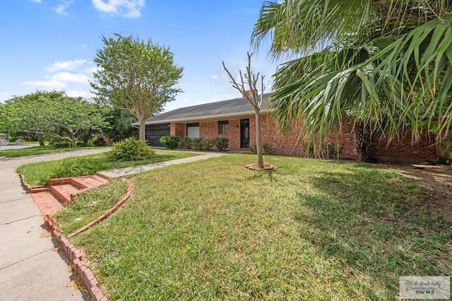 single story home featuring a front yard