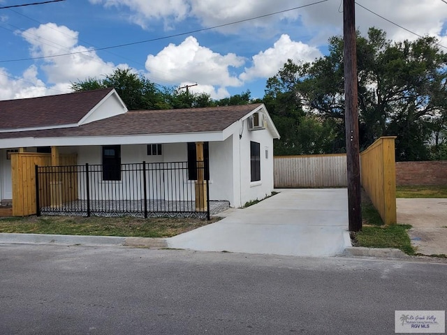 view of front of property