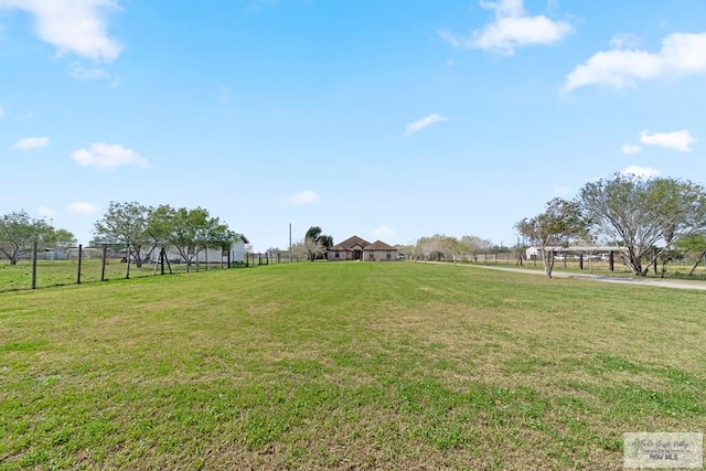 view of yard featuring a rural view