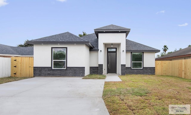 view of front of house with a front lawn