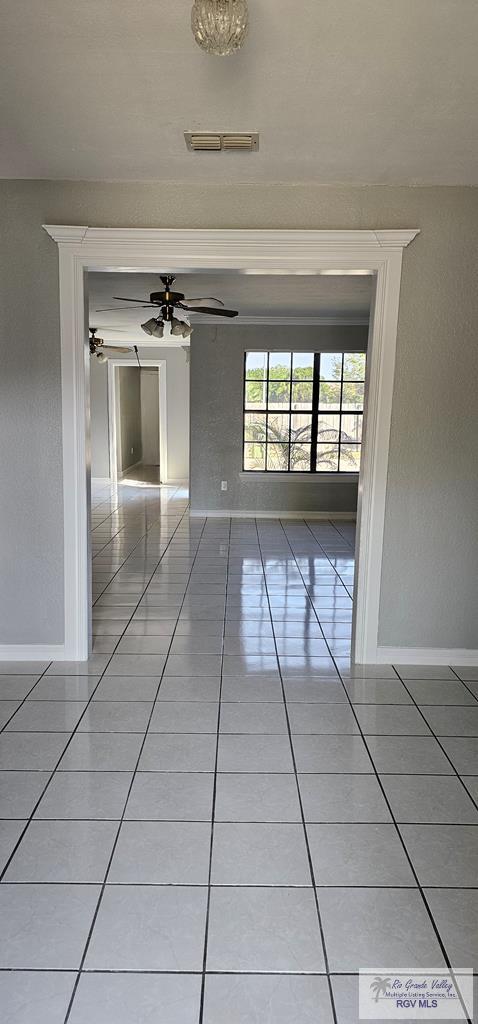 unfurnished room featuring light tile patterned floors and ceiling fan