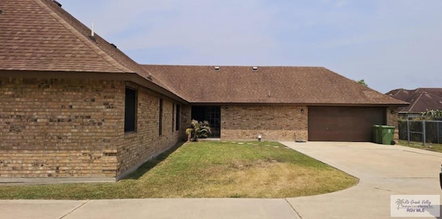 view of front facade with a garage and a front lawn