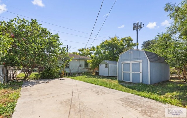 1537 E Harrison St, Brownsville, TX 78520 - view of yard featuring a patio