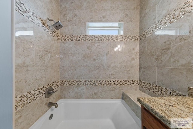 bathroom featuring tiled shower / bath combo