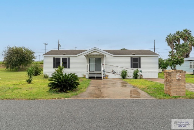 manufactured / mobile home with a front lawn