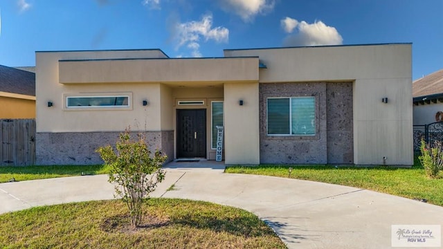 view of front of home with a front lawn