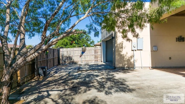 view of yard with a patio area