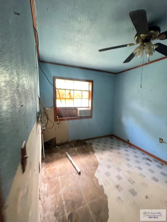 empty room with ceiling fan