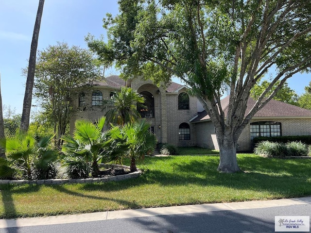 view of front of house featuring a front yard