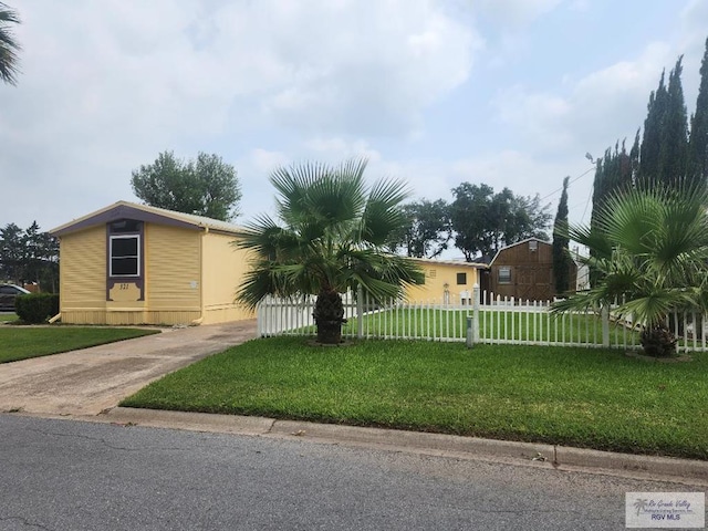 view of front of home with a front lawn