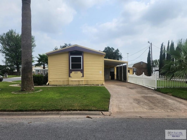 view of front of house featuring a front yard and a carport