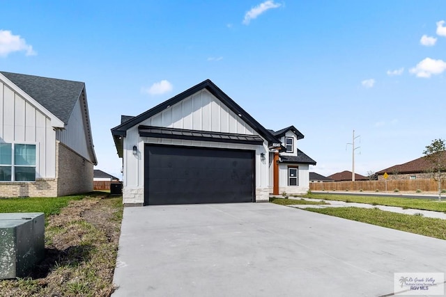 view of modern farmhouse style home