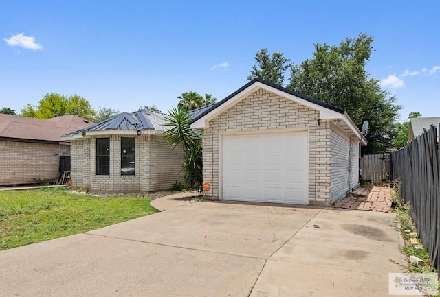 4217 W Ithaca Ave, Mcallen, TX 78501 - ranch-style house featuring driveway