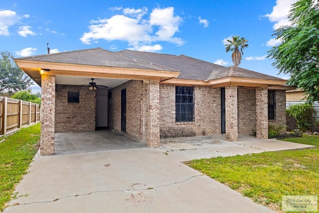 2117 S 30 1/2 St, Mcallen, TX 78503 - ranch-style home with a ceiling fan and driveway