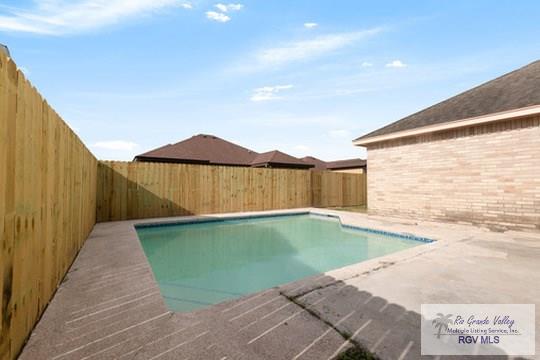 18186 King Palm Dr, Harlingen, TX 78552 - view of pool featuring a fenced backyard and a patio area