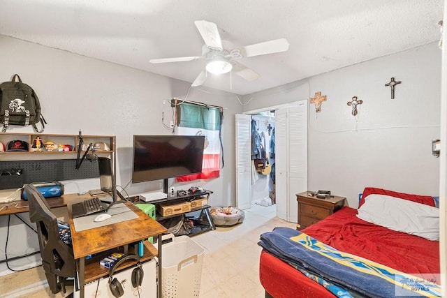 bedroom featuring ceiling fan and a closet