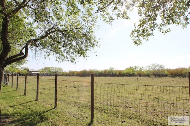 view of yard featuring a rural view