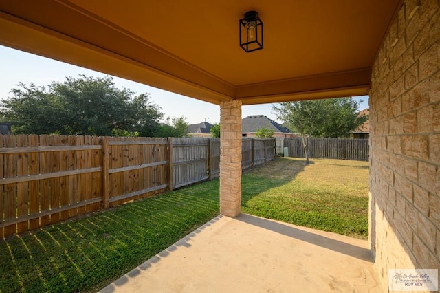 view of yard featuring a patio