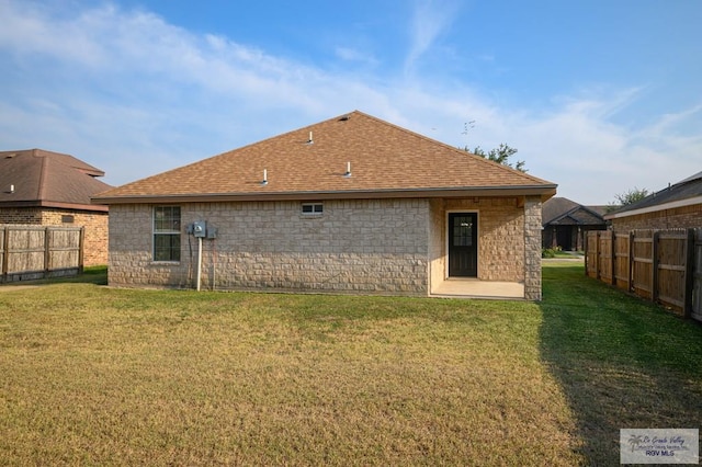 back of house featuring a yard