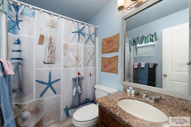 bathroom with a shower with shower curtain, vanity, and toilet