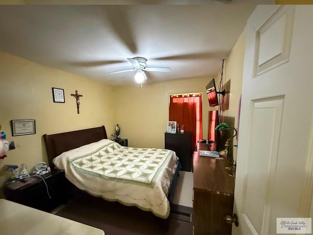 bedroom featuring ceiling fan