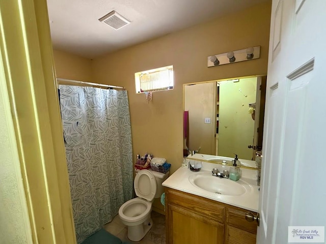 bathroom featuring toilet, a shower with curtain, visible vents, and vanity