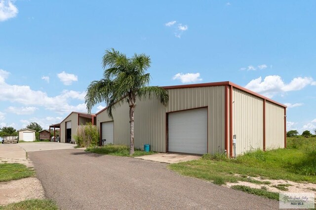 view of front facade with a garage and an outdoor structure