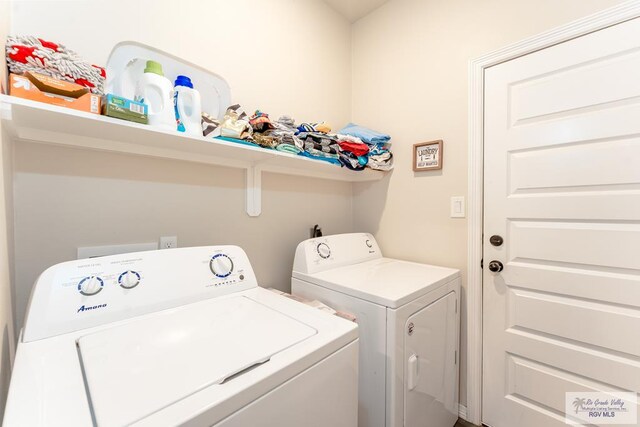 washroom with washer and clothes dryer