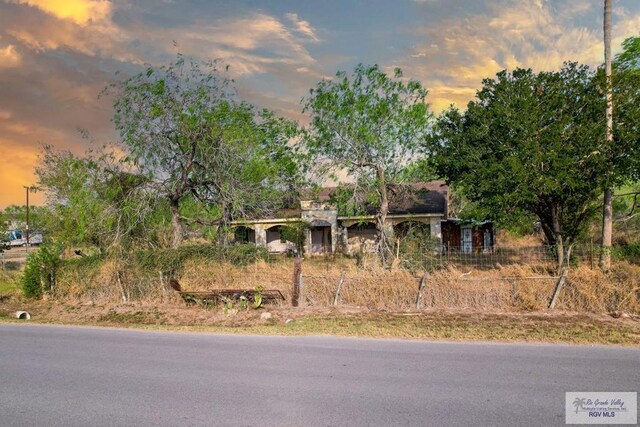 view of front of house