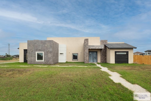 view of front facade with a front yard