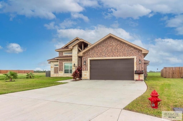 view of front of home featuring a front lawn and a garage