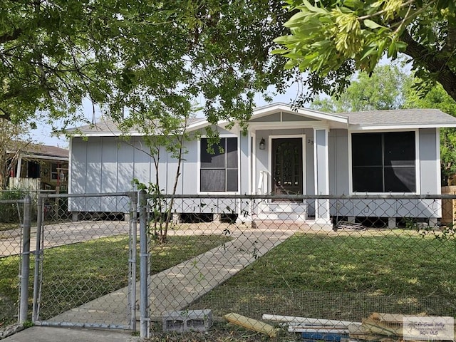 view of front facade with a front yard